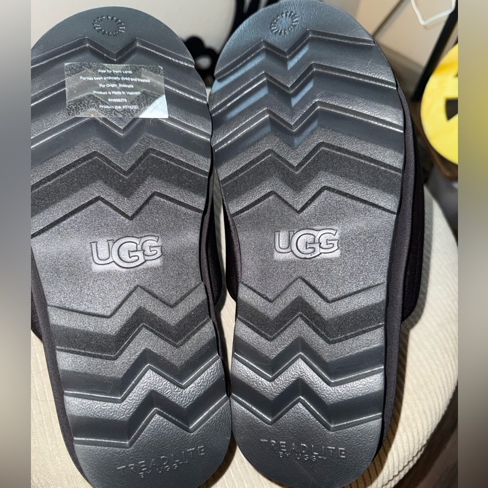Black UGG slides - image 4